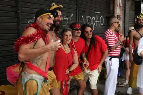 Dezenas de pessoas já se reuniram para celebrar a data, que é importante para o brasileiro