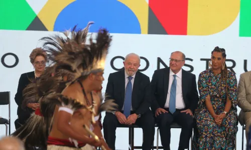 A solenidade de sanção ocorreu durante a cerimônia de posse de ministras, no Palácio do Planalto