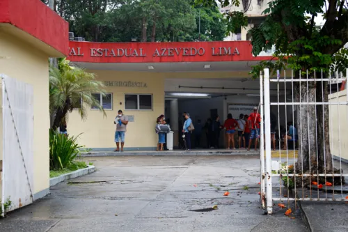 mãe da criança, a jovem de 18 anos, foi encontrada próximo e foi socorrida pelo SAMU para o hospital estadual Azevedo Lima (HEAL)