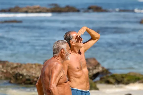 O final de semana será de calor, embora em algum momento do dia, possa chover