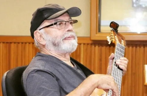 Carlos Colla nasceu em Niterói e iniciou sua carreira musical em 1970