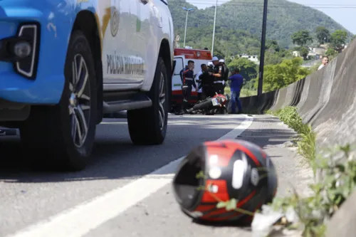 Acidente aconteceu na pista sentido Niterói