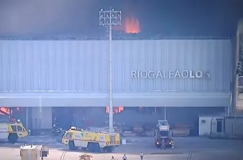 Os bombeiros foram acionados por volta das 13h46