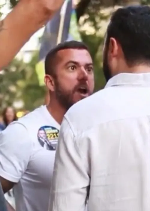 Situação ocorreu durante campanha política na esquina da Rua Ator Paulo Gustavo com Lopes Trovão