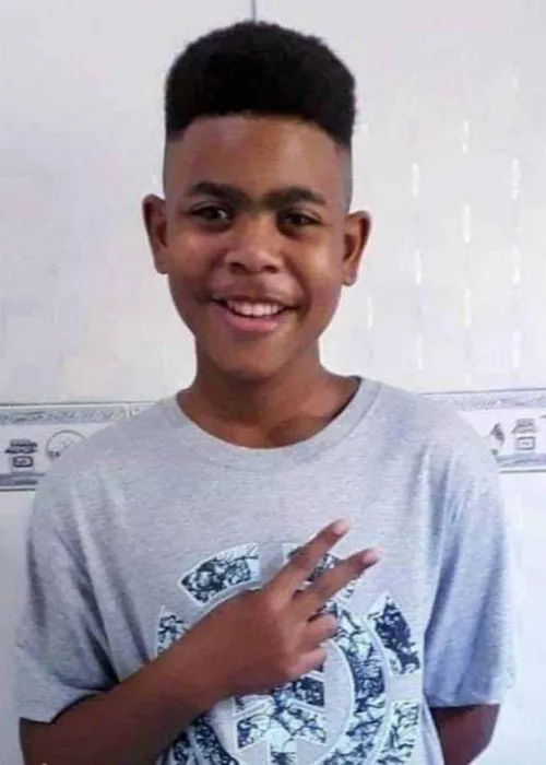 Adolescente foi morto durante uma operação da polícia dentro de casa no Complexo do Salgueiro, em São Gonçalo