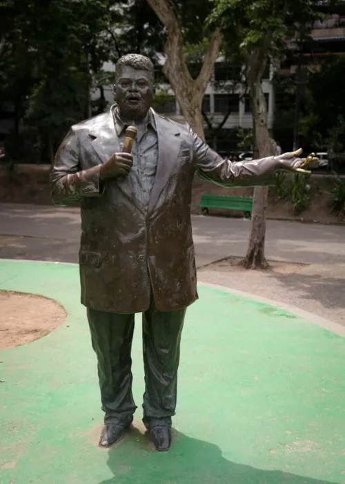 Escultura de Tim na Praça Saens Peña, na Tijuca