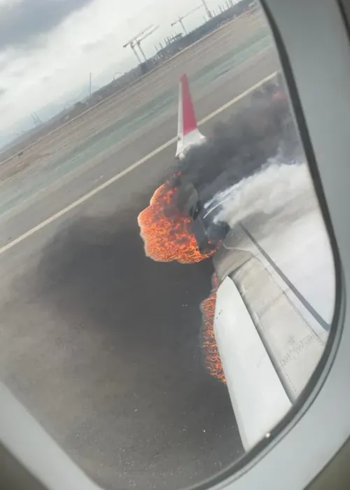 Asa do avião ficou em chamas