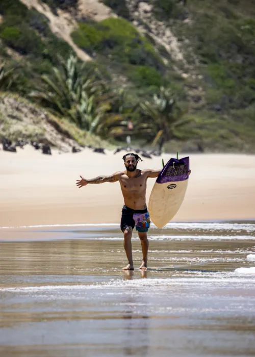 Ítalo Ferreira, primeiro campeão olímpico do surfe, começou a domar as ondas ainda pequeno