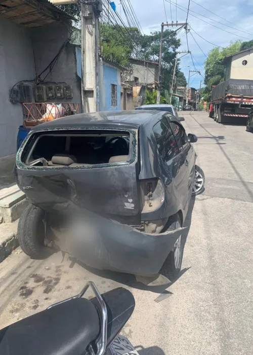 Carro da família ficou destruído