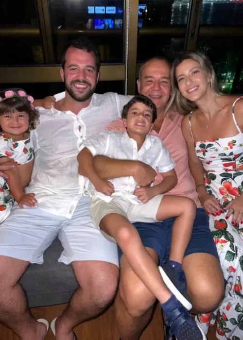 Cabral passa virada de ano com filho, nora e netos