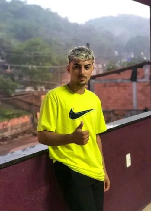 Matheus estava trabalhando quando foi atingido pelo disparo