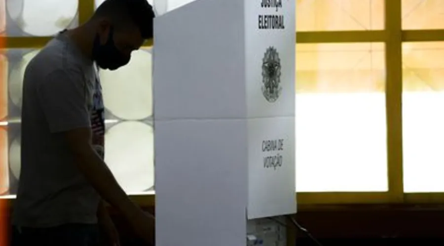Candidatos não precisam estar com os registros aprovados para iniciarem a campanha eleitoral, que começou na última terça-feira (16)