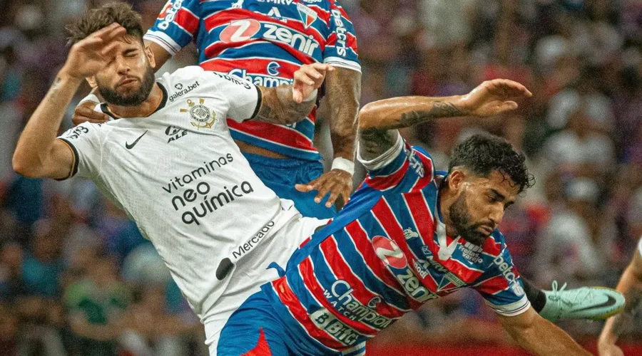 Jogador se chocou com atacante do Corinthians aos 21 minutos do segundo tempo
