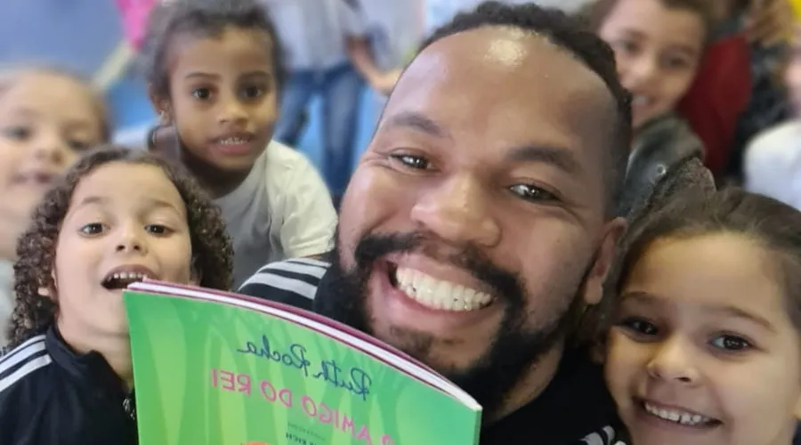 Allan pretende lança um livro para crianças com intenção de disseminar ações contra o racismo
