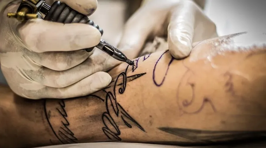 Segundo pesquisas, 38% da população mundial possui tatuagem