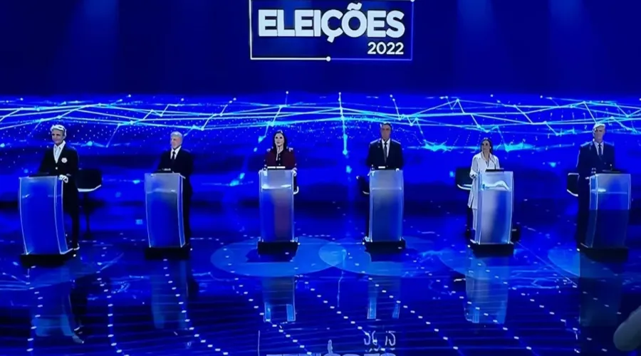 Candidatos participaram do primeiro debate na TV neste domingo (29)