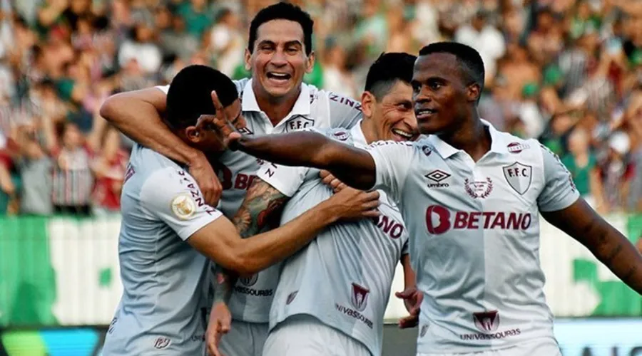 Em excelente momento no ano de 2022, John Arias admitiu "sondagens e ofertas", mas garante estar focado no Fluminense.