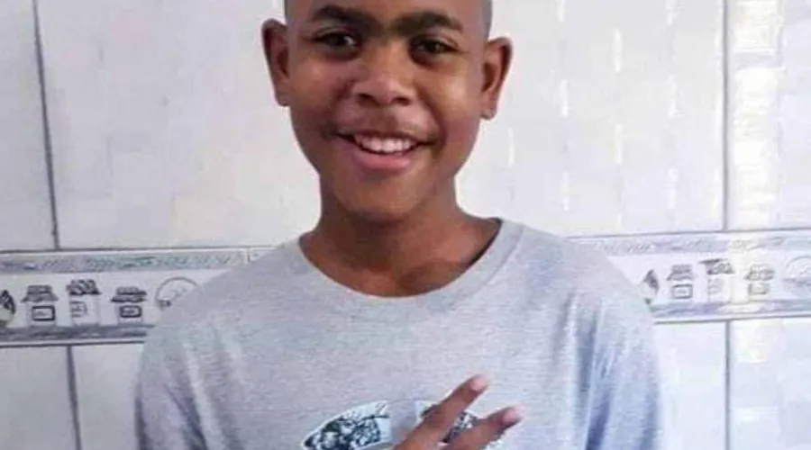 Adolescente foi morto durante uma operação da polícia dentro de casa no Complexo do Salgueiro, em São Gonçalo