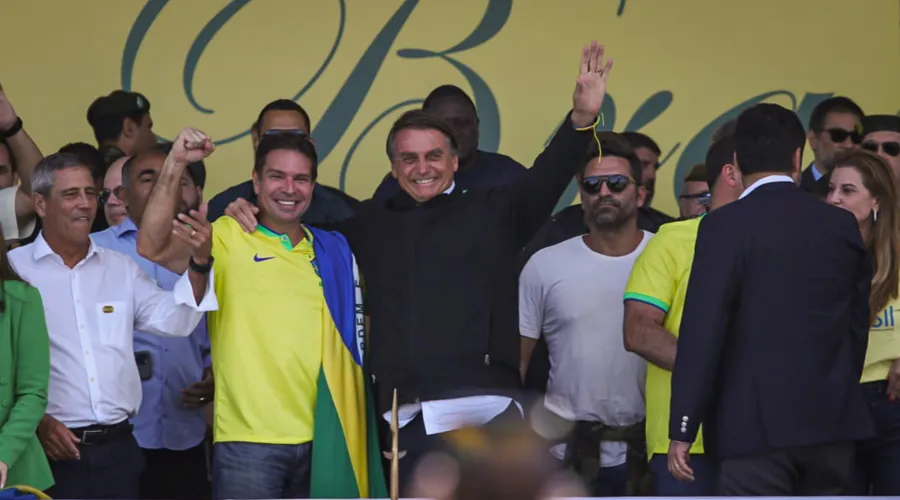 Bolsonaro sauda seus apoiadores no Bicenterário da Independência