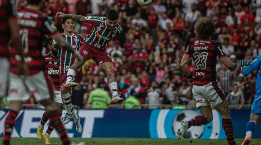 Após cair na Copa do Brasil, o Fluminense dá resposta no clássico e continua firme e forte no Brasileirão