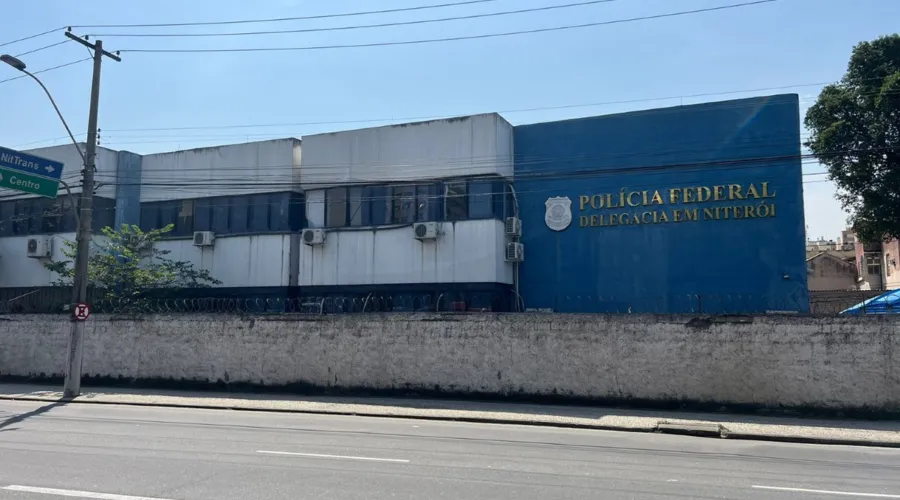 Os acusados estão detidos na sede da Polícia Federal localizada no Centro de Niterói