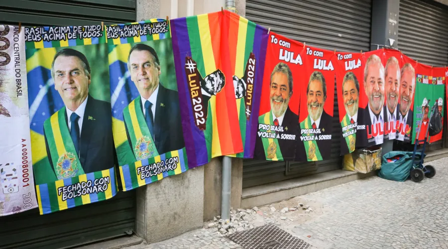 Produtos com imagens de Bolsonaro e Lula são comercializados