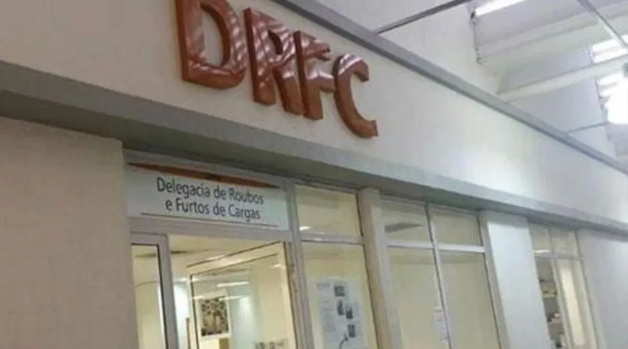 O caso será investigado pela Delegacia de Roubos e Furtos de Cargas (DRFC)