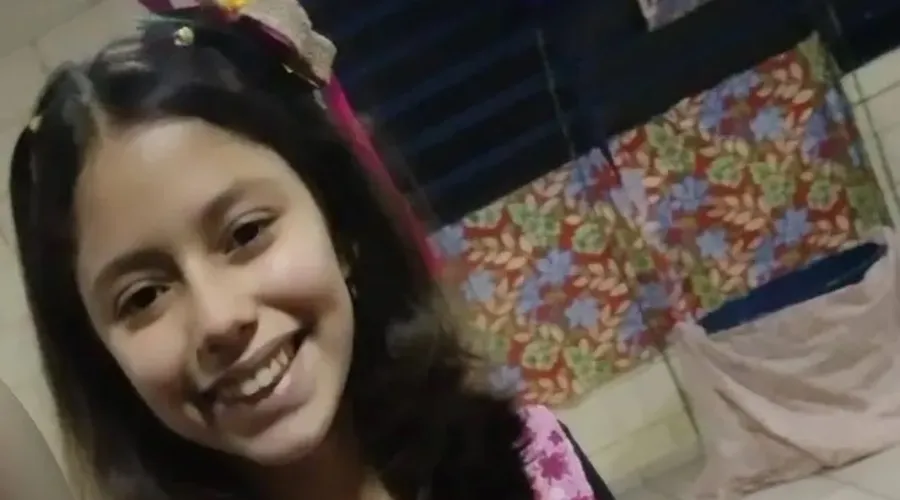 O sepultamento de Ana Lívia, de 11 anos, ocorreu na manhã desta quarta-feira (28)