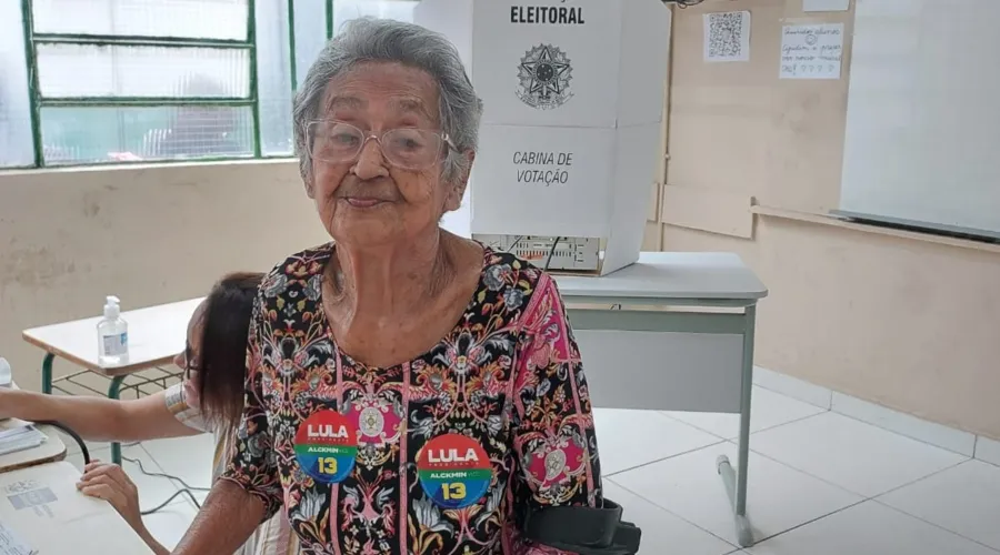 Terezinha tem 90 anos e vota desde 1967