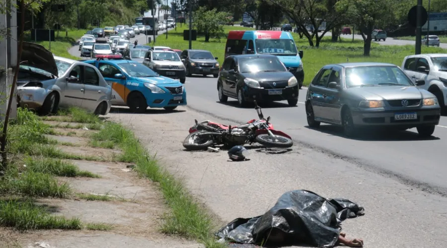 Acidente provocou vítima fatal e complicou o trânsito na região