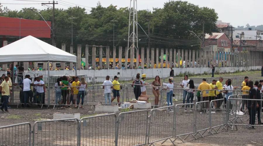 Programação prevê a chegada de Bolsonaro às 11h, onde um comício será realizado