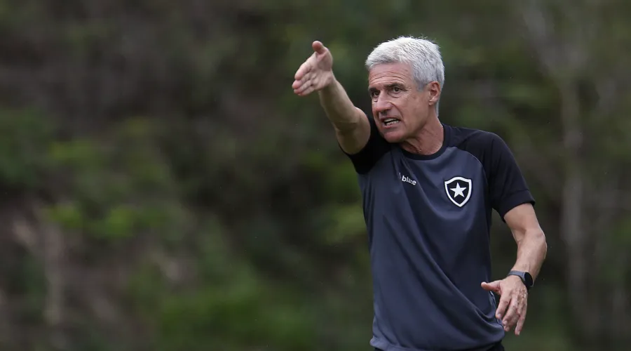 Luís Castro volta a sofrer com desfalques no Botafogo