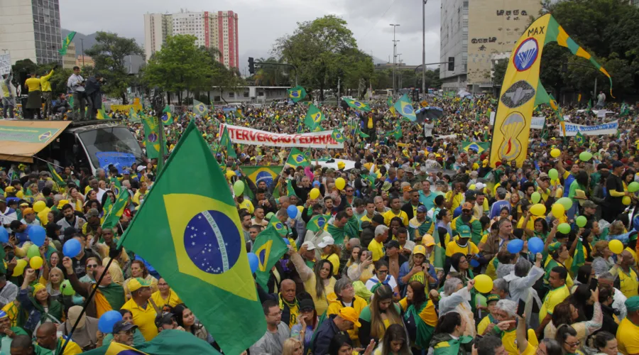 Bolsonaristas se concentraram na Praça Duque de Caxias