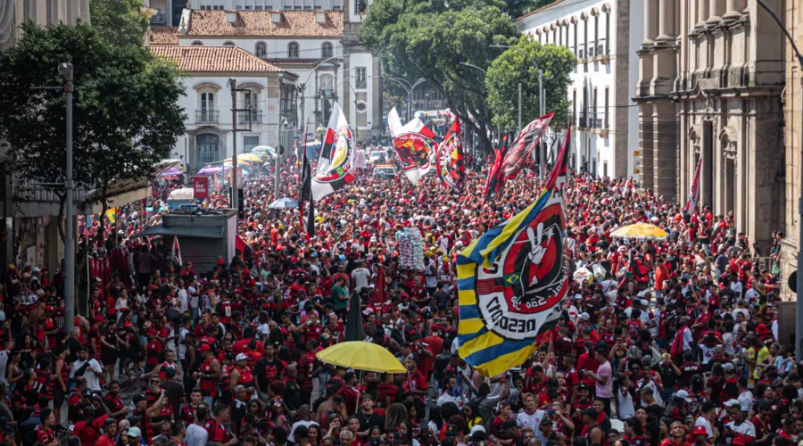 Torcedores do Flamengo lotaram as ruas do Rio de Janeiro para comemorar os títulos