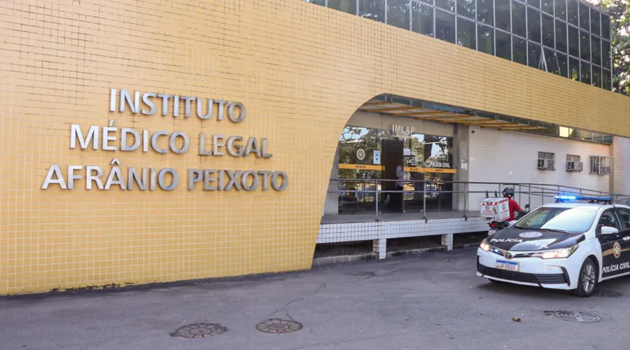 O corpo de Olavo aguarda liberação da família no Instituto Médico Legal Afrânio Peixoto, no Centro do Rio