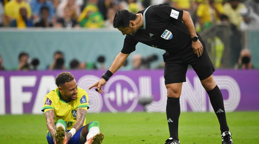 Neymar precisou ser substituído durante a vitória por 2 a 0 contra a Sérvia