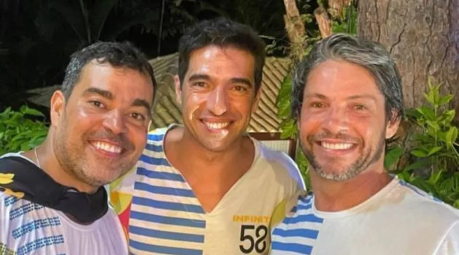 Da esquerda para a direita, aparecem João Paulo Sampaio, diretor de base do Palmeiras, Abel Ferreira, atual treinador do Verdão, e Preto Casagrande