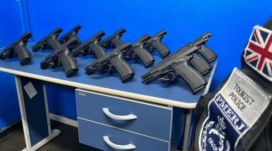 12 pistolas foram apreendidas no Rio