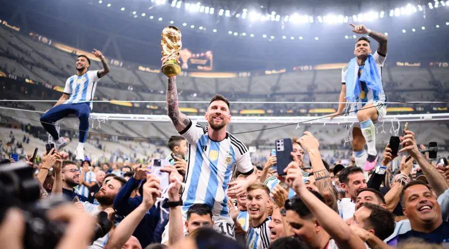 Messi levantou a tão sonhada taça pela primeira vez em sua carreira