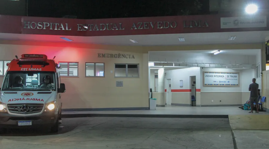 Uma mulher foi levada para o Hospital Estadual Azevedo Lima