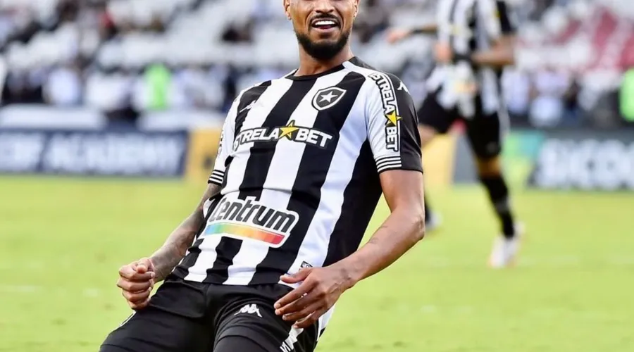 Diego Gonçalves comemora gol pelo Botafogo