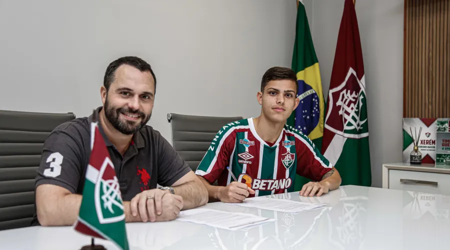 Giovanni Manson assinou contrato até dezembro de 2023 com o Fluminense
