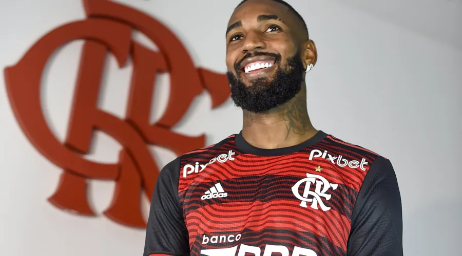 Gerson está de volta ao Flamengo após passagem entre 2019 e 2021