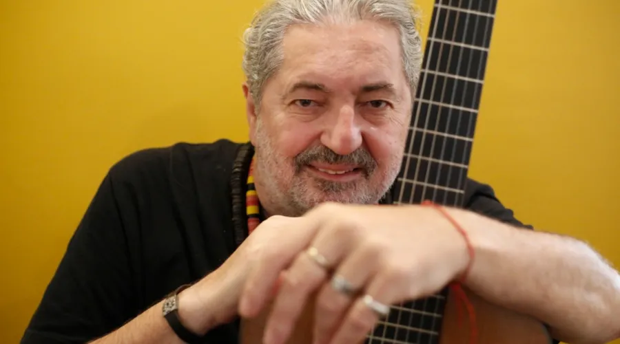 Moacyr Luz é compositor de samba desde 1982