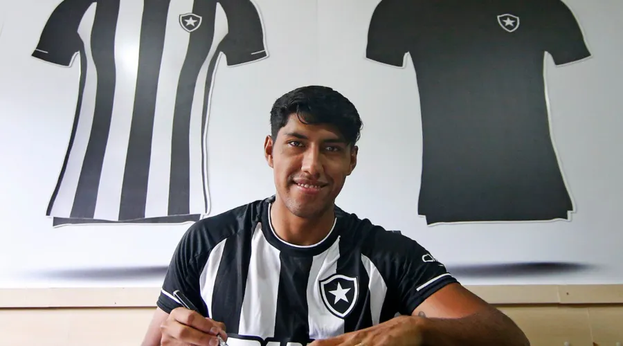 Luis Segovia assinou contrato com o Botafogo até o fim de 2025
