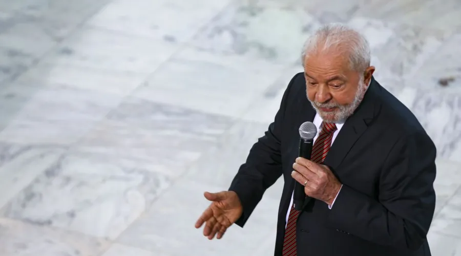 Imagem ilustrativa da imagem Lula defende isenção do IR para quem ganha até R$ 5 mil