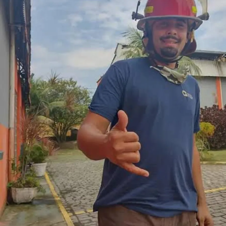 Sepultamento do jovem acontece na tarde desta quinta (8), em Nova Iguaçu