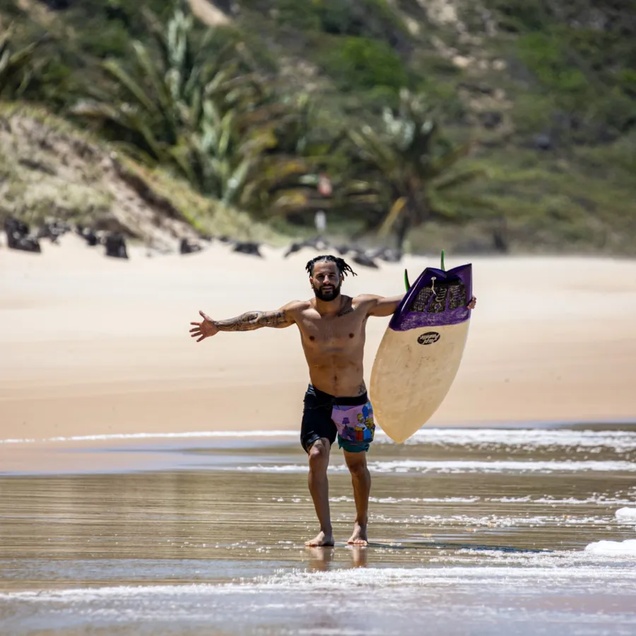 Ítalo Ferreira, primeiro campeão olímpico do surfe, começou a domar as ondas ainda pequeno