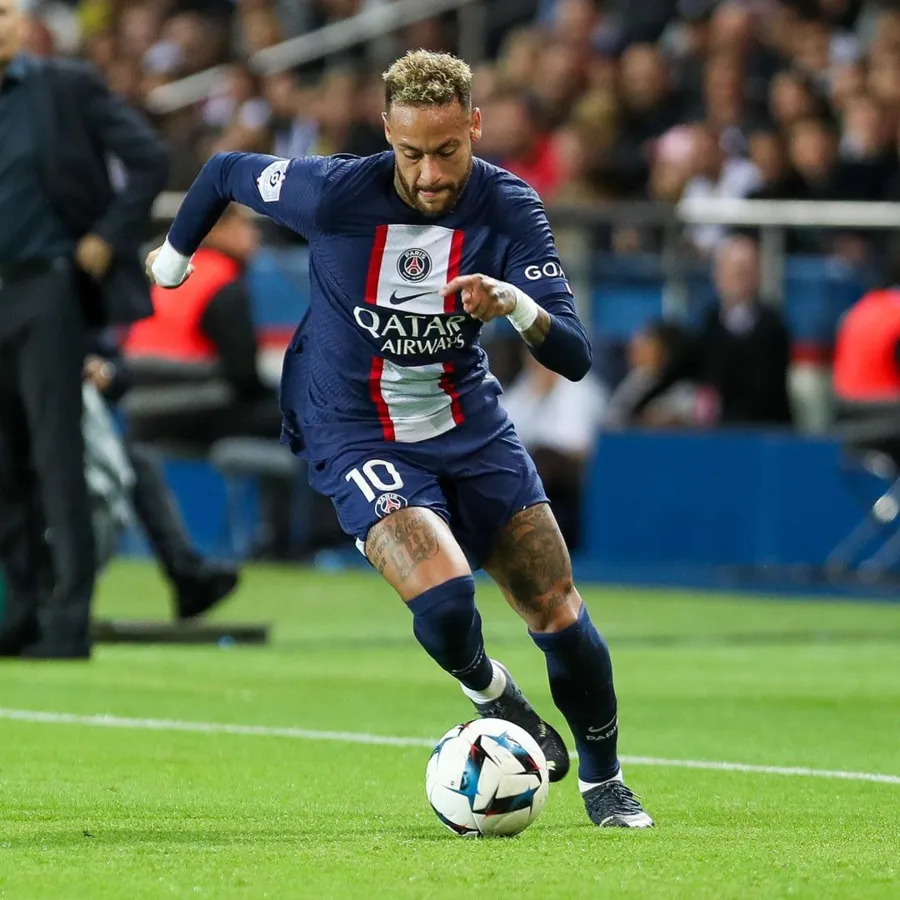 Atleta não tem correspondido em campo com a camisa do time do time francês