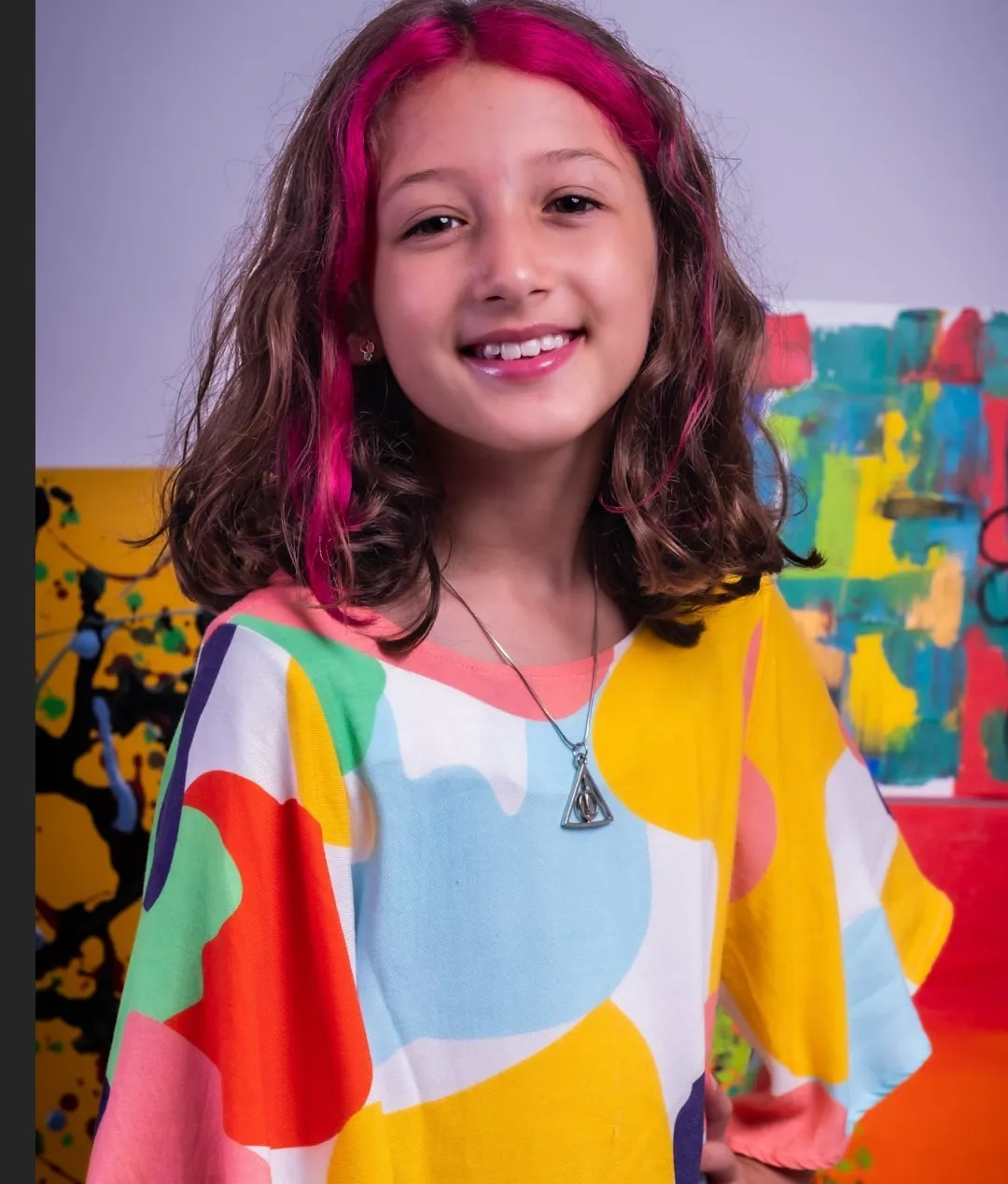 Aos 9 anos, menina de Friburgo vira a sensação no mundo das artes